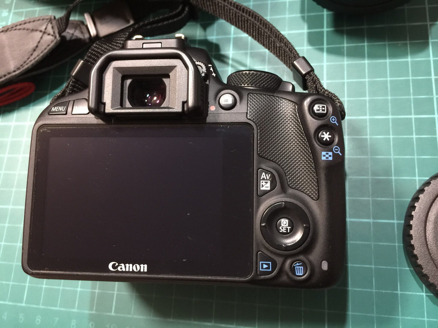 CANON EOS Kiss X7 EF-S18-55 IS STM DS126441